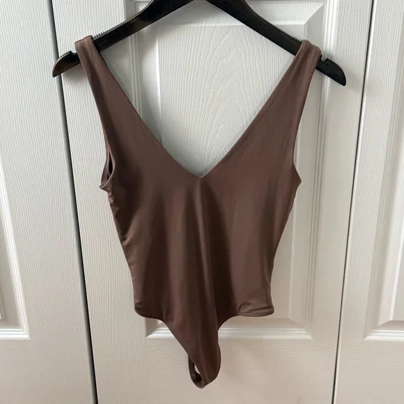 Aritzia Babaton Contour V-neck Bodysuit in Taupe - Picture 2 of 4